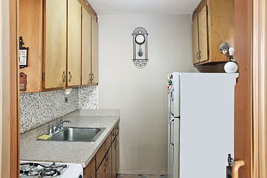 Sold by Thomas Lipovetsky, LREB