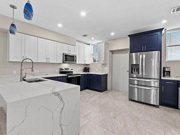 4th image of 225 Buttercup Ln