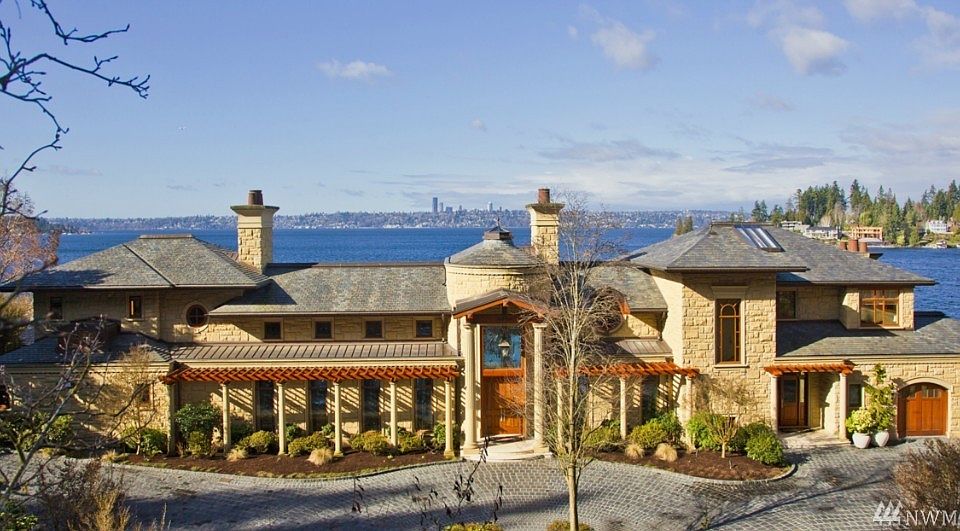 1st image of 405 Shoreland Dr SE