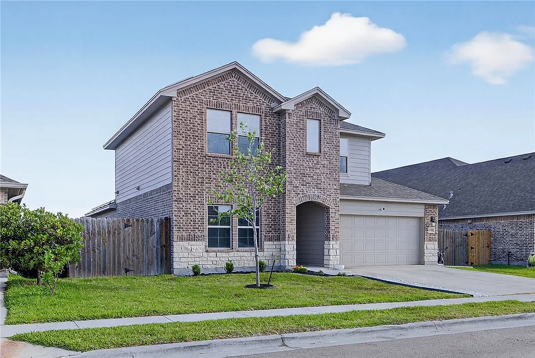 4 bed, 3.0 bath, 2407 sqft, $3,000 — Photo 2