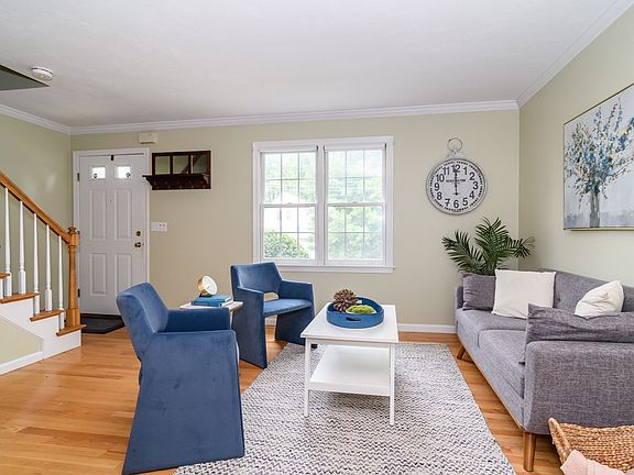 4th image of 16 Willow St Unit 16