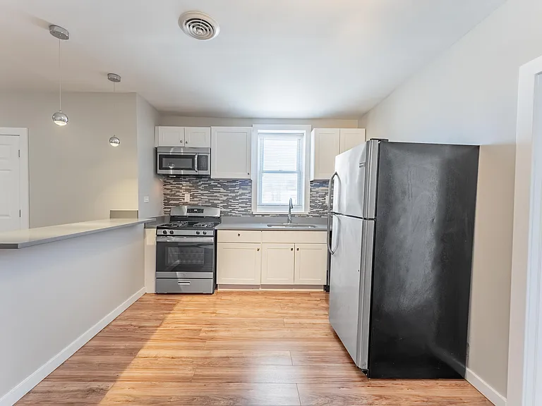 1852 S Blue Island Ave #2R — Photo 4