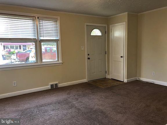 3rd image of 128 Carmen Ave
