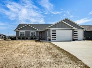 2701 W Fallen Oak Dr, Appleton, WI 54913