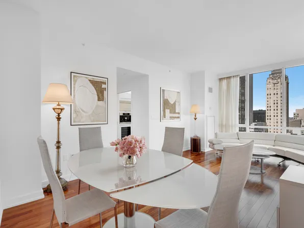 60 East 55th Street image 2 of 10