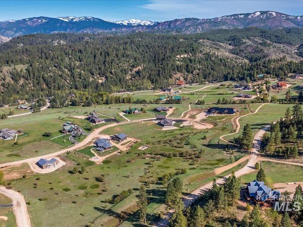 48 Crosstimber Loop, Garden Valley, ID 83622