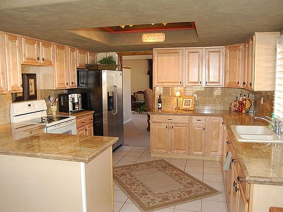 Gorgeous remodeled gourmet kitchen