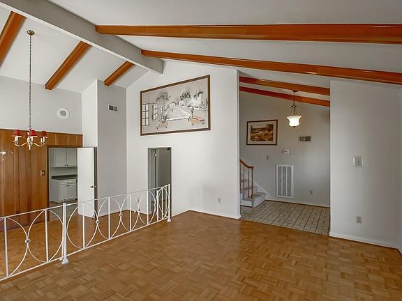 3rd image of 136 Linda Ct