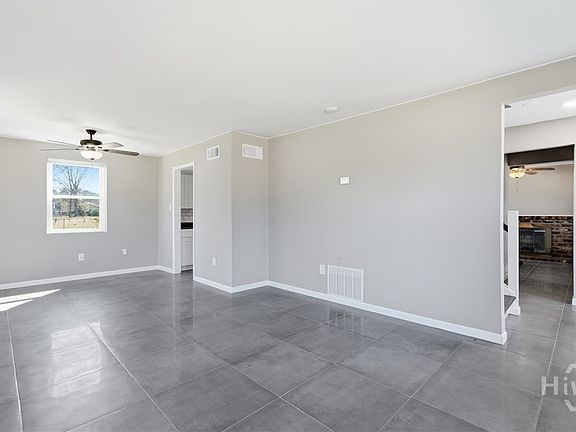 4th image of 407 Willow Road