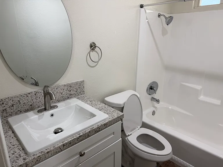 260 Lloyd St #8 — Photo 7