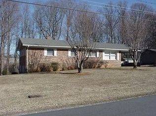 416 Crestview Dr, Thomasville, NC 27360