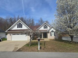 76 Rose St, Paintsville, KY 41240