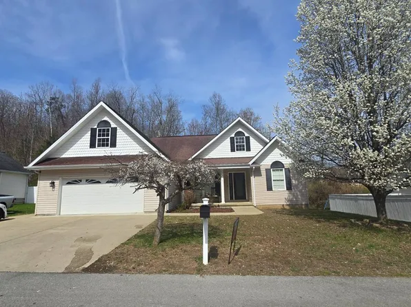 76 Rose St, Paintsville, KY 41240