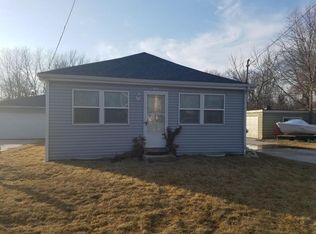 1443 Shoreland Ln, Hubertus, WI 53033