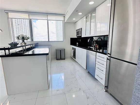 3rd image of 92 SW 3rd St APT 3105