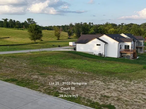 3103 Peregrine Ct SE, Cedar Rapids, IA 52403