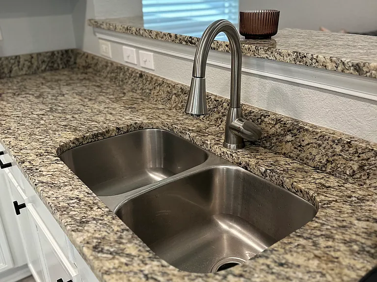 162 Hampton Cv — Photo 11