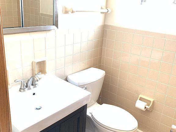 4th image of 3210 Highland Ave #2