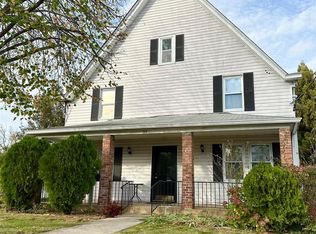 97 Summit St APT 4, Oyster Bay, NY 11771