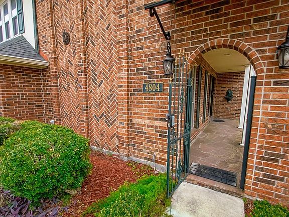 4th image of 4804 Chateau Dr