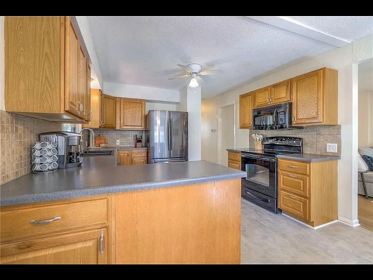 9110 Farley Ln — Photo 26