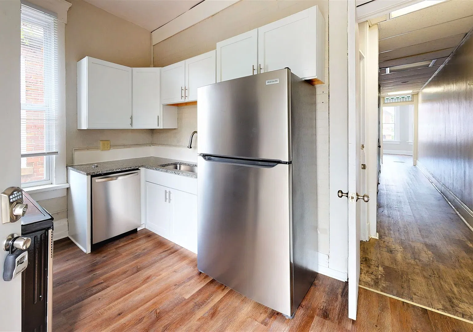 3 bed, 1.0 bath, $1,895 — Photo 2