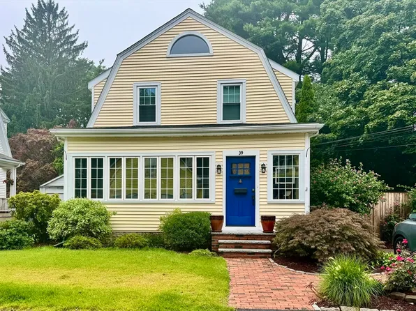 39 Wood Ter, Framingham, MA 01702