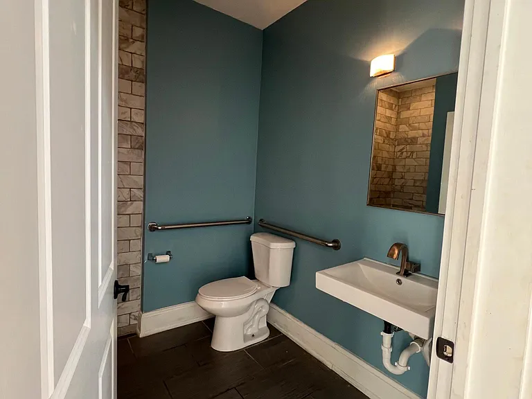 1612 Elm St #1R — Photo 8
