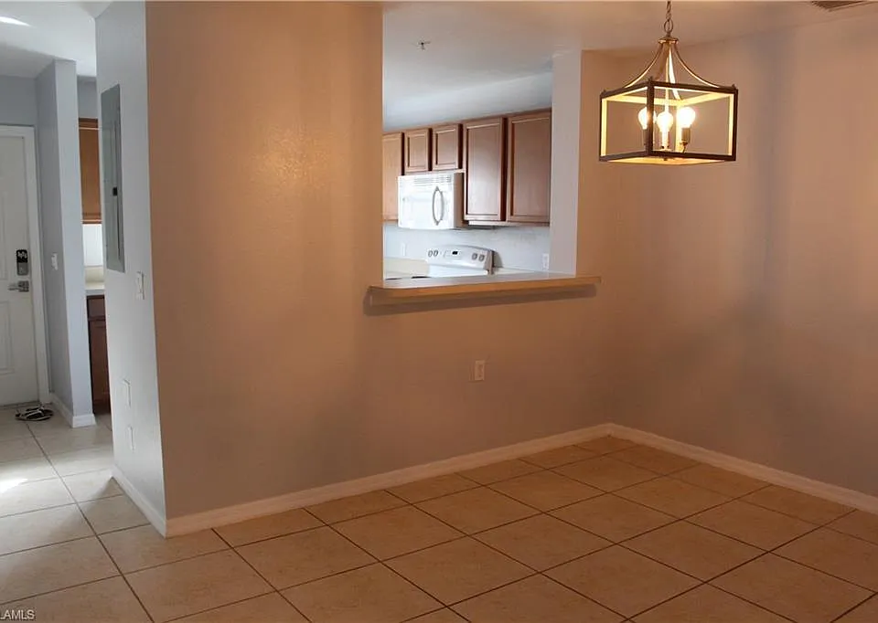 9076 Gervais Cir #403