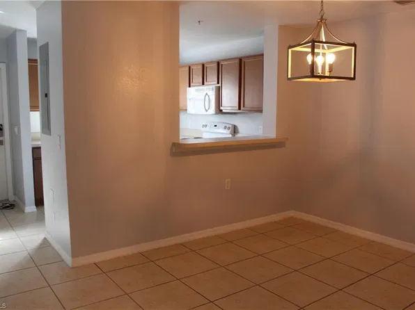 9076 Gervais Cir APT 403, Naples, FL 34120