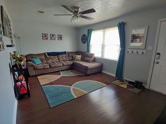 4th image of 132 Cleveland Ct