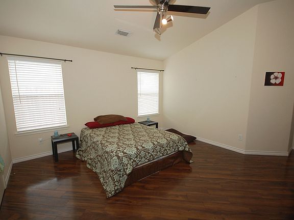 4th image of 4022 Bentwood Cir