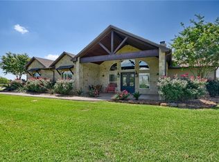 11445 Pryor Ln, Hearne, TX 77859