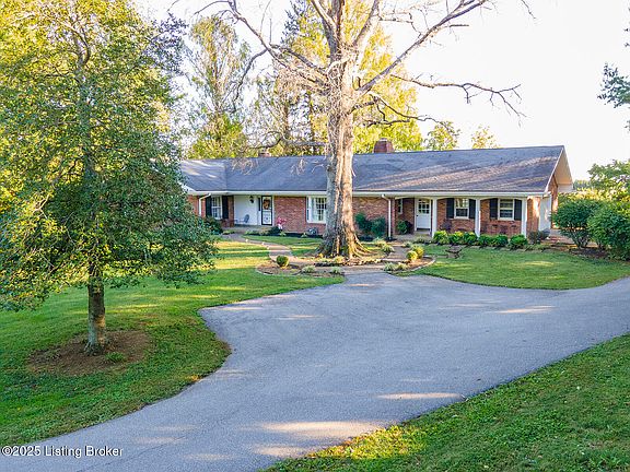 3rd image of 3154 Shelbyville Rd