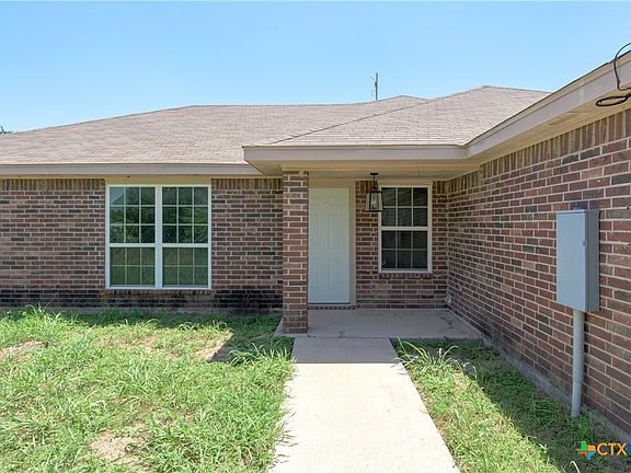 3rd image of 815 Rocky Ln
