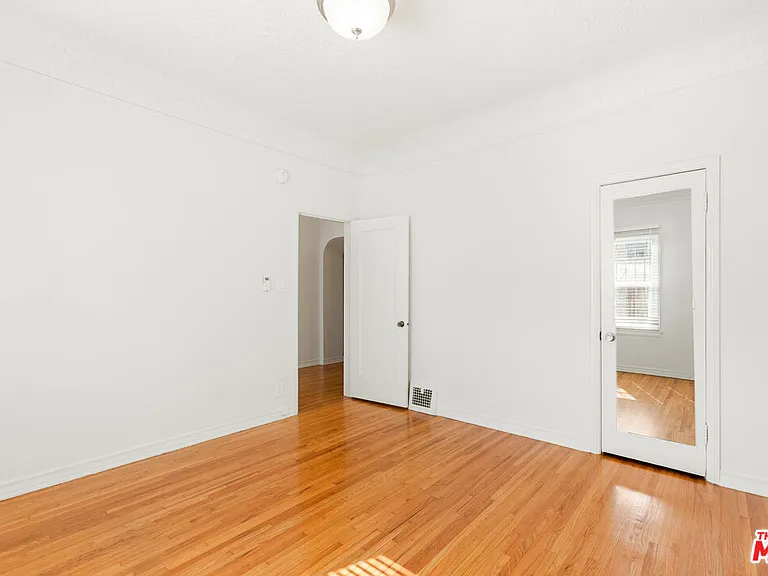 726 S Dunsmuir Ave — Photo 34