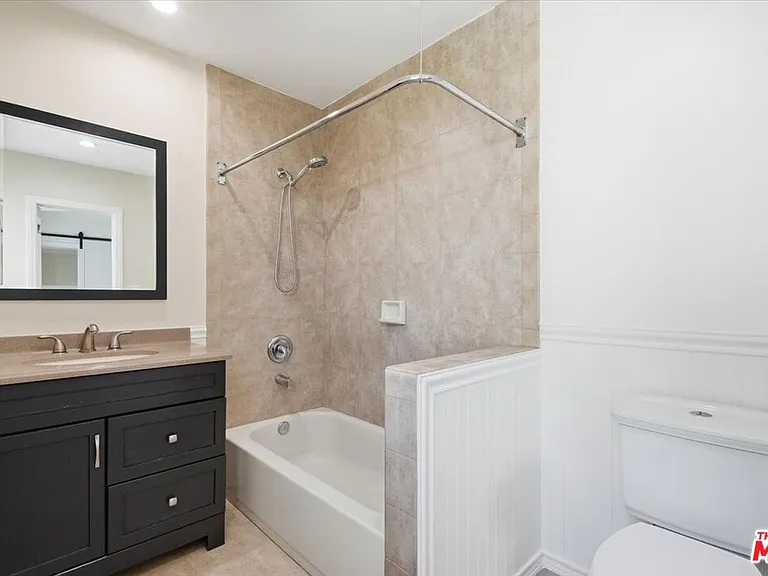 12818 Hatteras St — Photo 16