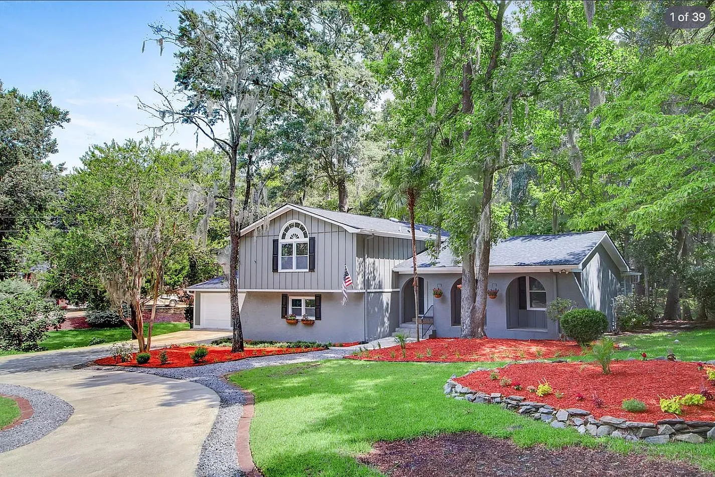 403 Fairington Dr — Photo 1