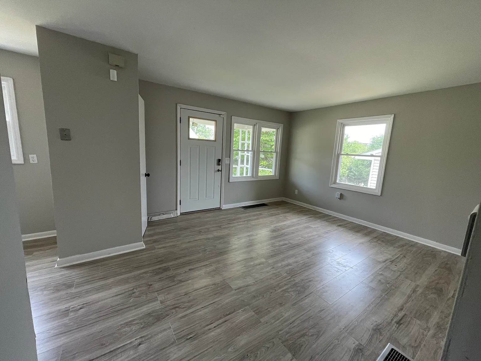 3 bed, $1,970 — Photo 2