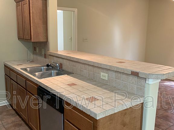 3rd image of 645 Gookin Pl #102
