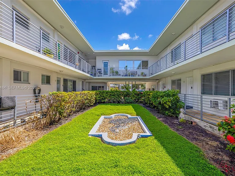 2250 Bay Dr #7 — Photo 5