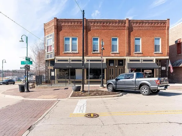 73 S Main St #2R, Oswego, IL 60543