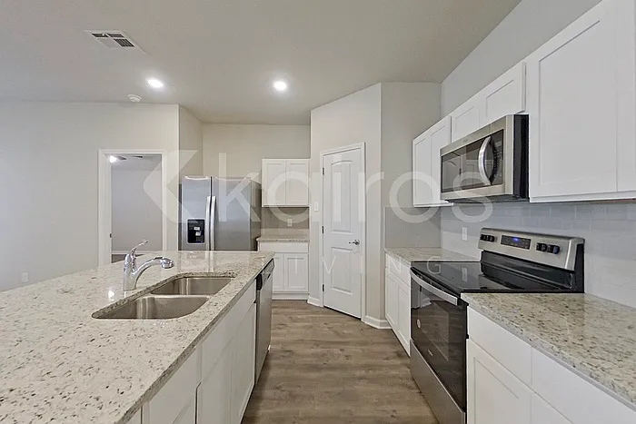 208 Yardley Ct — Photo 6