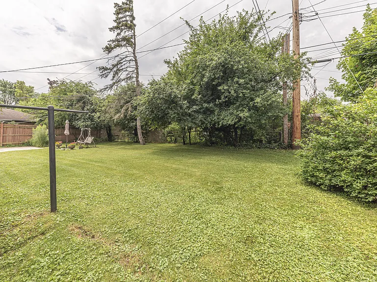 1630 Greenview Dr — Photo 14