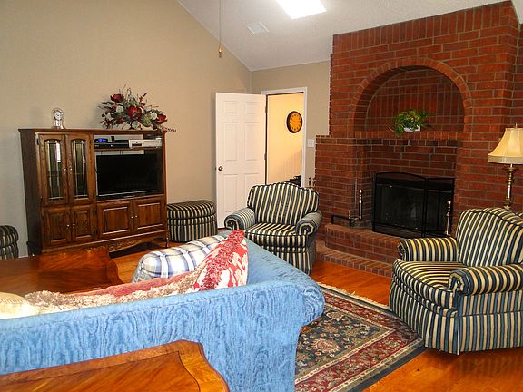 5th image of 4420 Gleneagles Dr