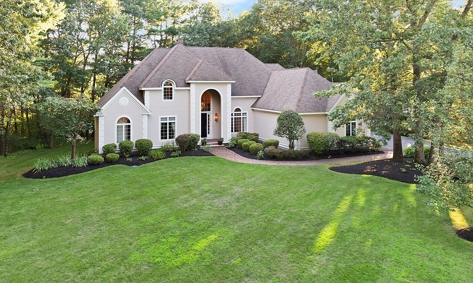 1st image of 2 New Meadow Ln