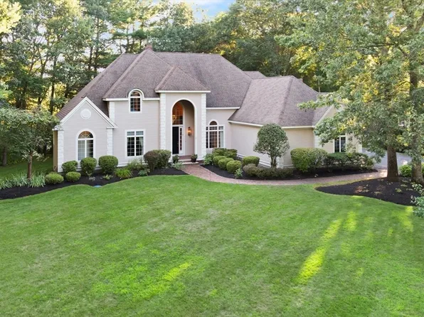 2 New Meadow Ln, Topsfield, MA 01983