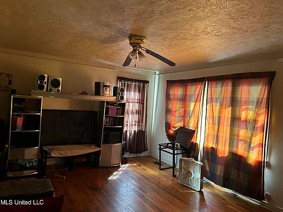 4th image of 401 Brooklyn Dr