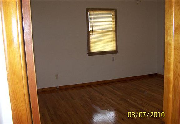 13'x13' bedrooms with oak floors