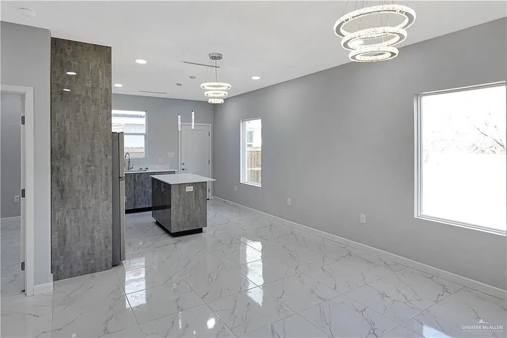 3517 S Dominique Dr — Photo 4